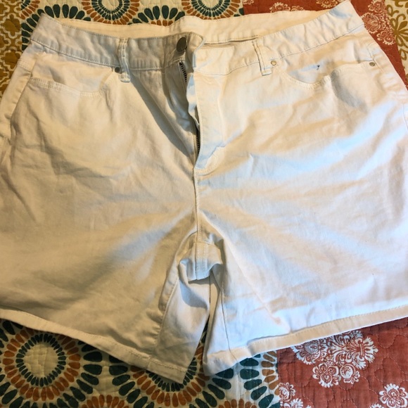 Shorts - Picture 3 of 3